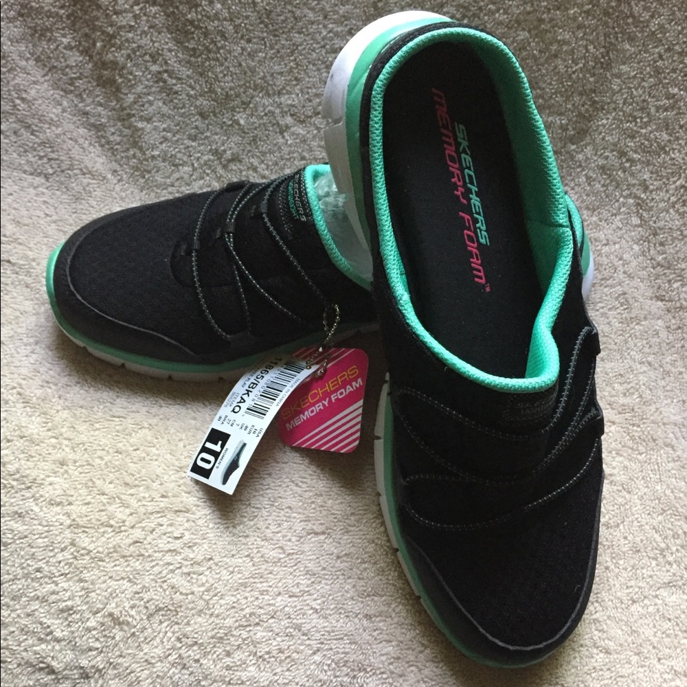 Skechers NWT size 10 slide memory foam